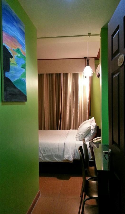 Tinhat Halal حلال Certified Boutique Hotel And Restaurant Davao Экстерьер фото
